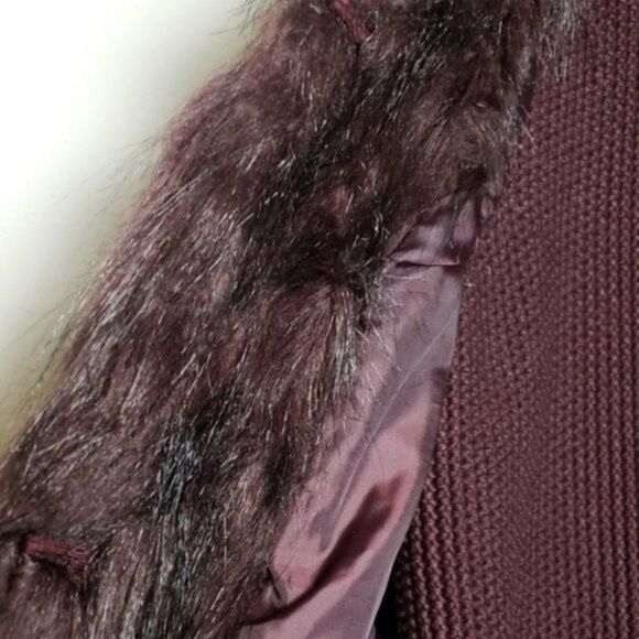 Sebby Collection Knit Faux Fur Vest – Stylish Warm Vest size Medium - Picture 4 of 9